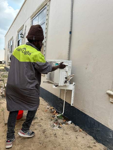Kuunganisha kitengo cha nje — Gibons Electrical Solutions, Dar es Salaam